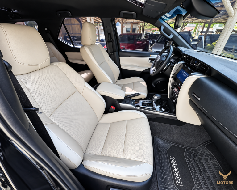 Interior Luxuoso de SUV Preto
