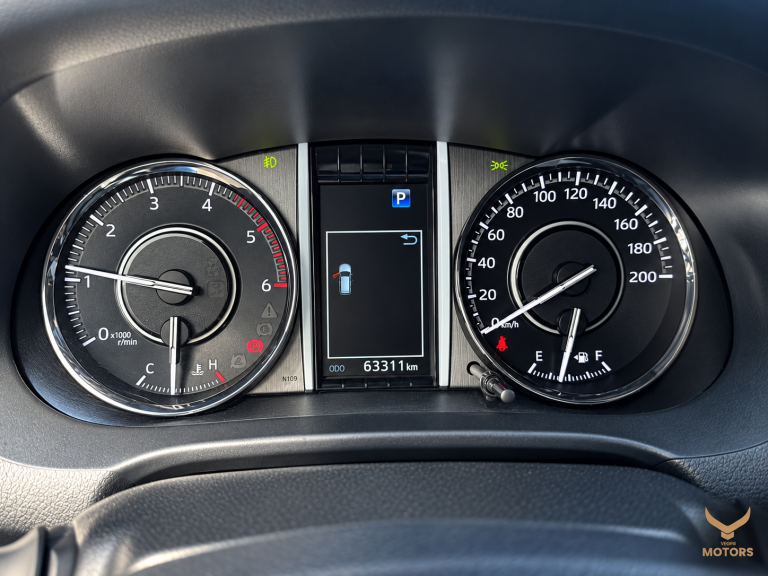 Painel Automotivo com Display Central